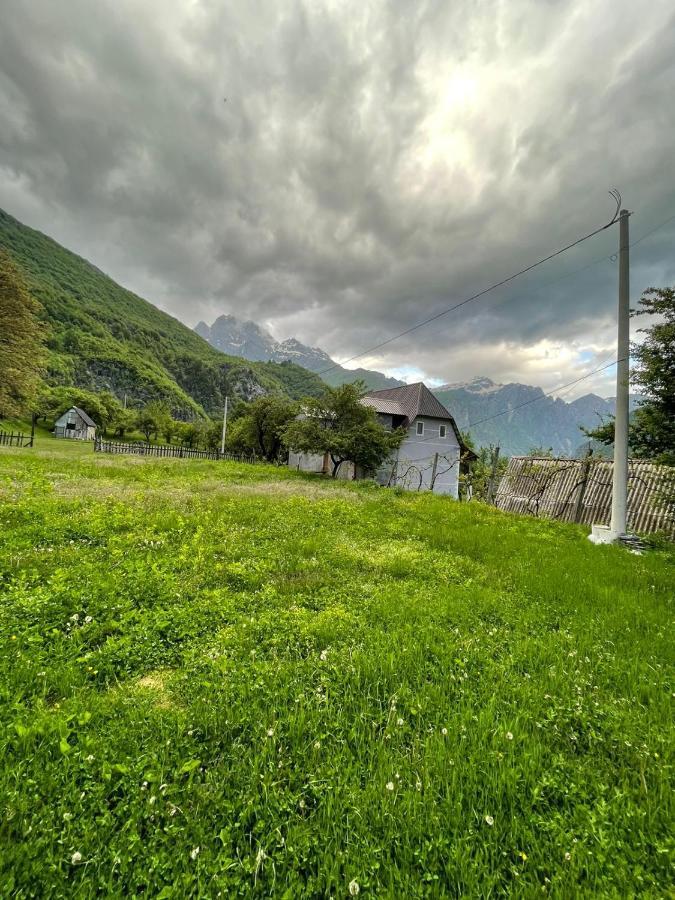 Villa Belinis Theth Eksteriør billede