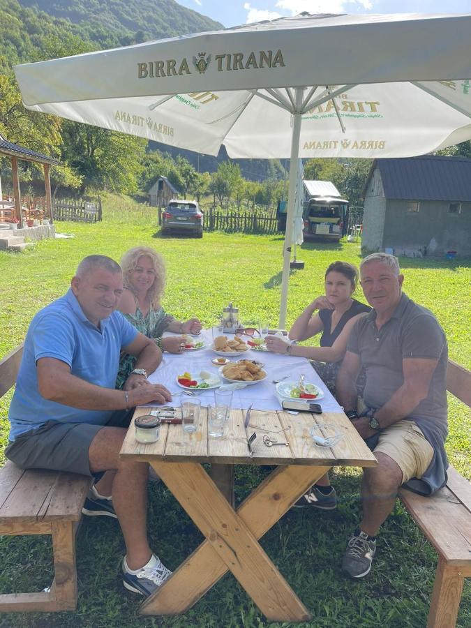 Villa Belinis Theth Eksteriør billede
